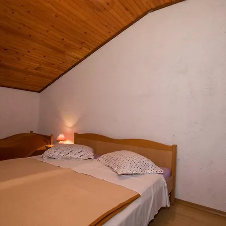 Renata Apartment Kampor